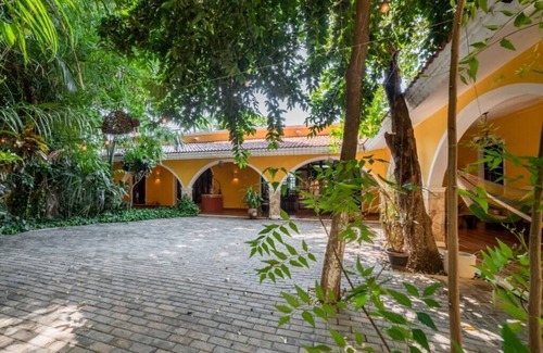 Centro House | Enchanting Casona with Pool and Garden in Merida