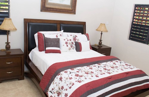 Shop Hill House | ESPERANZA Cottage: Breathtaking Views & Inviting Breezes