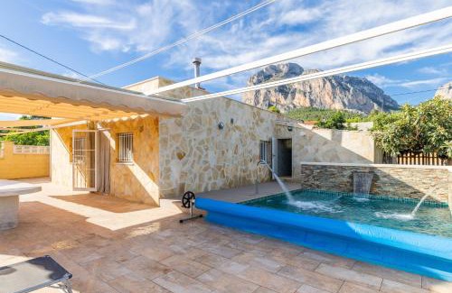 Polop Villa | Discover Esperanza: Pet-Friendly Oasis with Pool Access