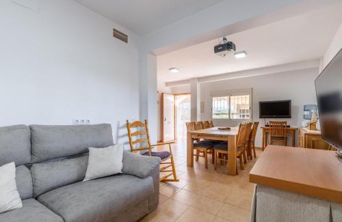 Polop Villa | Discover Esperanza: Pet-Friendly Oasis with Pool Access