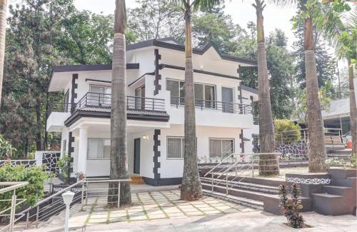 Panchgani Bed & Breakfast | Family-Friendly Esperanza Villas with Pool and Breakfast