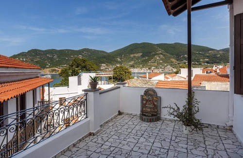 Skopelos Apartment | Family-Friendly Esperos Apartment in Beautiful Sporades