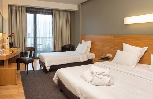 Kastoria Hotel | Relaxing Esperos Palace Spa Hotel with Pool & Family Amenities
