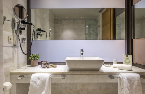 Kastoria Hotel | Relaxing Esperos Palace Spa Hotel with Pool & Family Amenities