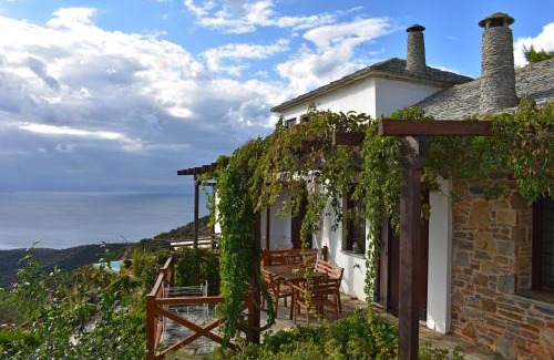 Lafkos Villa | Discover Esperos Suites & Villas: 4-Star Oceanfront Retreat