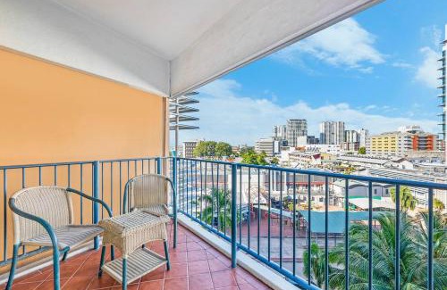 Darwin City Centre Apartment | Relax at Esplanade Ease: Poolside Resort with Family-Friendly Amenities
