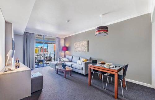 Darwin City Centre Apartment | Relax at Esplanade Ease: Poolside Resort with Family-Friendly Amenities