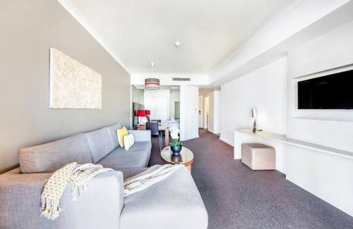 Darwin City Centre Apartment | Relax at Esplanade Ease: Poolside Resort with Family-Friendly Amenities