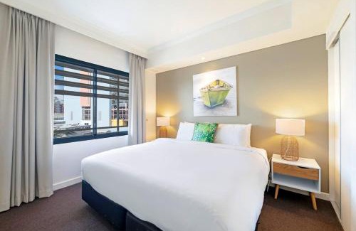 Darwin City Centre Apartment | Relaxing Esplanade Resort with Pool and Scooter Hire