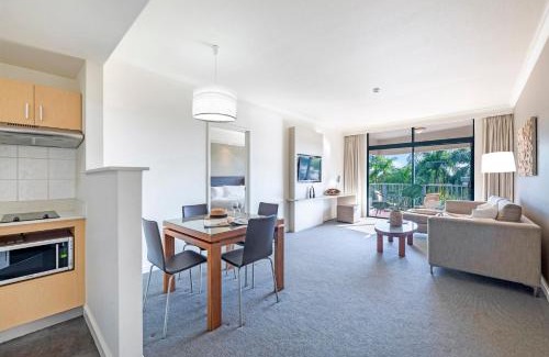 Darwin City Centre Apartment | Experience Esplanade Oasis: Premier Stay with Pool & Spa