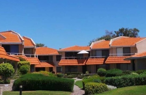 Rockingham Apartment | Top-Rated Esplanade Rockingham with Kitchen Amenities
