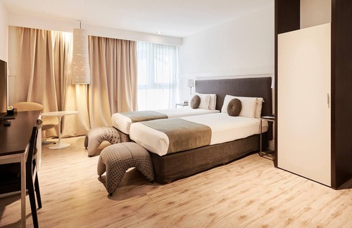 Centro Hotel | Experience Esplendor by Wyndham Savoy Rosario: A 4-Star Retreat