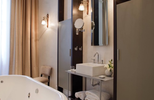 Centro Hotel | Experience Esplendor by Wyndham Savoy Rosario: A 4-Star Retreat