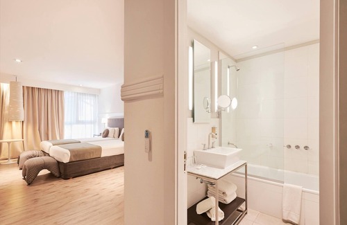 Centro Hotel | Experience Esplendor by Wyndham Savoy Rosario: A 4-Star Retreat
