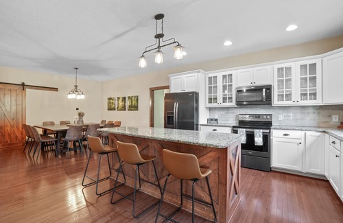 New Plymouth House | Espolon Ranch | Outdoor Igloo | Pickleball