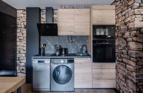 Courseulles-sur-Mer Apartment | Experience Esprit Zen: Oceanfront Retreat with Parking