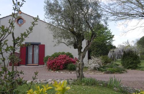 L'Aiguillon-sur-Vie Bed & Breakfast | Relax at Esprit Zen with Oceanfront Views and Spa Access