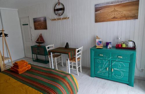 L'Aiguillon-sur-Vie Bed & Breakfast | Relax at Esprit Zen with Oceanfront Views and Spa Access