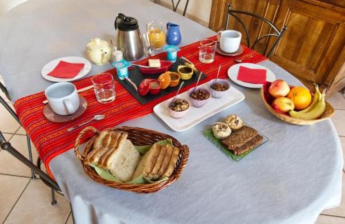 L'Aiguillon-sur-Vie Bed & Breakfast | Relax at Esprit Zen with Oceanfront Views and Spa Access