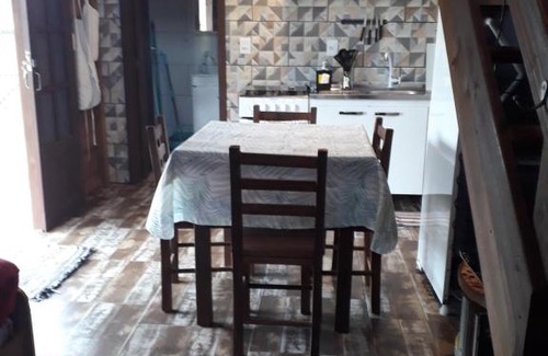 Praia do Rosa Ski Chalet | Essência da Terra: Family-Friendly Cabanas for Your Getaway