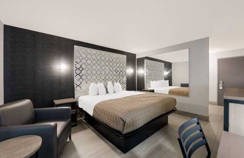Wayne Hotel | Budget-Friendly Essence Express Wayne with Breakfast Included