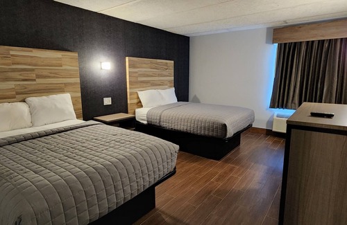 Wayne Hotel | Budget-Friendly Essence Express Wayne with Breakfast Included