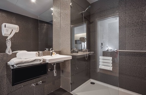 Fatima Hotel | Experience Comfort at Essence Inn Marianos - 4-Star Stay