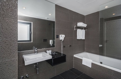 Fatima Hotel | Experience Comfort at Essence Inn Marianos - 4-Star Stay