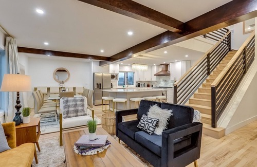 Broomfield House | Unforgettable Experience: Gather 20 Guests with Fun Amenities
