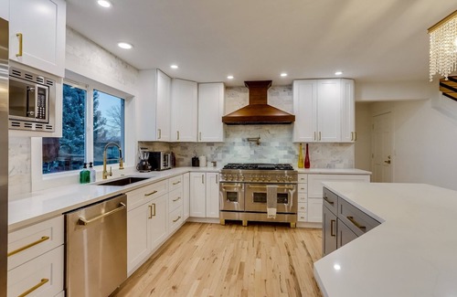 Broomfield House | Unforgettable Experience: Gather 20 Guests with Fun Amenities