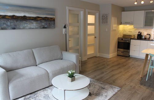 Collingwood Condo | Modern Essence Suites: Spa, Lake Views & Ski Hills Awaits