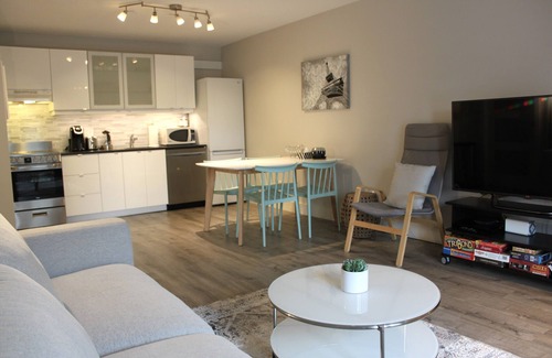 Collingwood Condo | Modern Essence Suites: Spa, Lake Views & Ski Hills Awaits