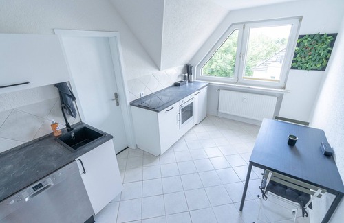Huttrop Apartment | Essens Grüne Mitte: Central Retreat with Free Parking & Netflix
