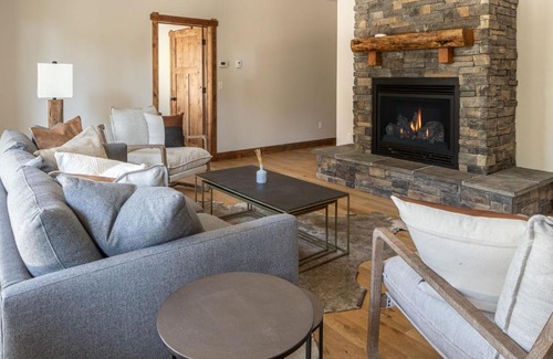 Big Sky House | Family-Friendly Stay at Essentia Townhome 167A