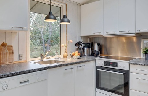 Oster Somarken House | Coastal Retreat "Essi" with Ocean View & Spa Amenities
