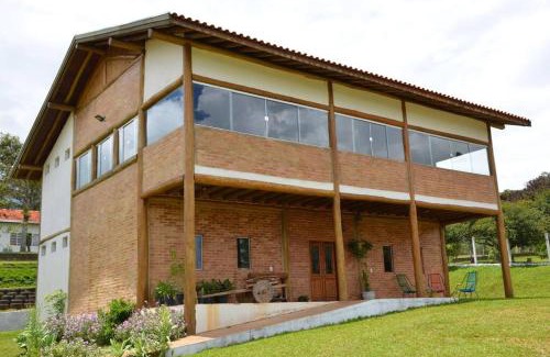 Franca House | Welcoming Estância EK: Pet-Friendly with Family Amenities