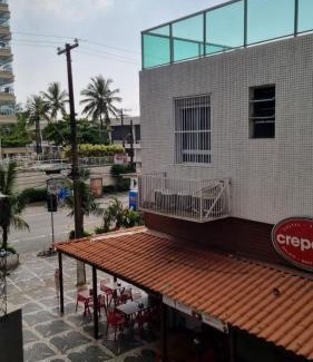 Pitangueiras Apartment | Modern Studio Steps from the Beach with Free Wi-Fi & Garage
