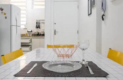 Pitangueiras Apartment | Modern Studio Steps from the Beach with Free Wi-Fi & Garage