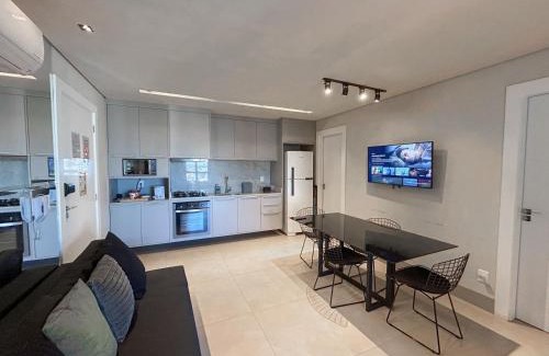 Santa Fe Apartment | Elegant Studio Steps from Shopping with Ocean View & Pool