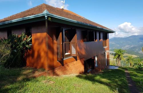 Tres Coroas Apartment | Discover the Tranquility of Estúdio dentro do Templo Budista