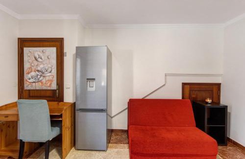 Oliveira De Azemeis House | Cozy Studio Between Porto and Aveiro with Ocean Views