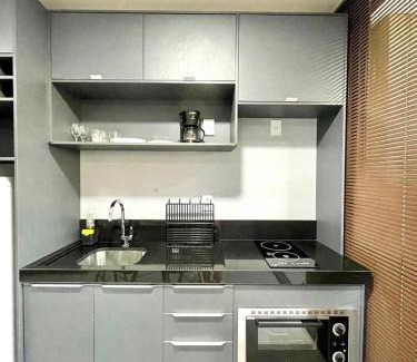 Jardim dos Estados Apartment | Cozy Studio on 27th Floor with Avenue Afonso Pena Views