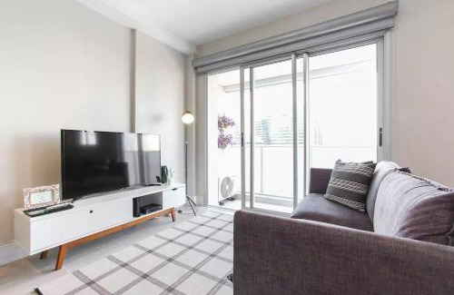 Santo Amaro Apartment | Elegant Studio at Add Nova Berrini - Rated 9.5/10