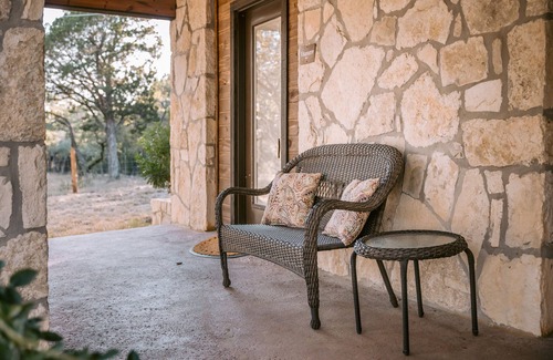 Dripping Springs House | Experience Estable - Asante Lodging with Ocean Views