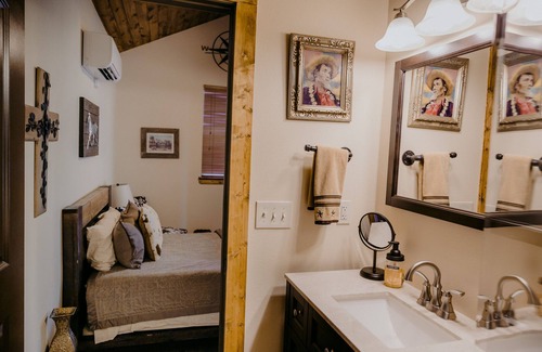 Dripping Springs House | Experience Estable - Asante Lodging with Ocean Views