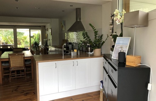 Les Estagnots Apartment | Coastal Retreat: 10/10 Rated Apartment Near the Ocean