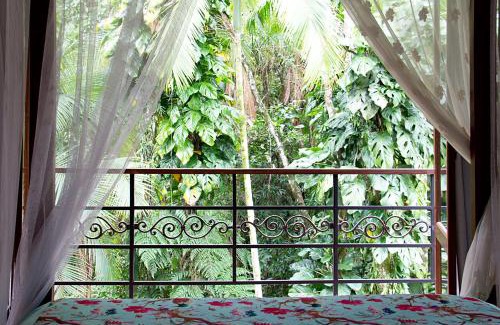 Camburi House | Cozy Estalagem Camburi: Ocean Views & Family-Friendly Fun