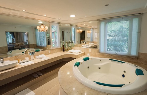 Bairro Lago Negro Hotel | Experience Estalagem St Hubertus: Rated 10/10 with Spa & Pool