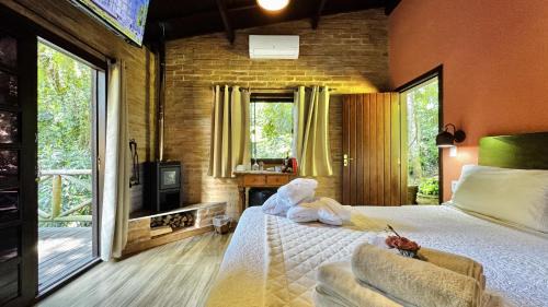 Monte Verde Hotel | Pet-Friendly Estalagem Wiesbaden with Oceanfront Pool & Spa