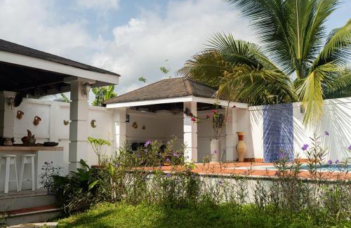 Tela Apartment | Relaxing Stay at Estancia Florencia with Pool and Hot Tub